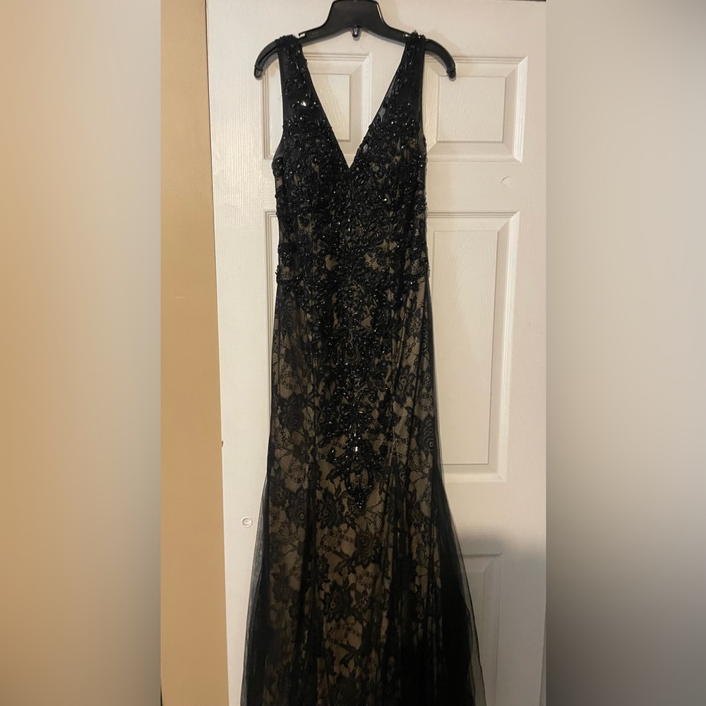 Long black lace dress - Picture 2 of 2